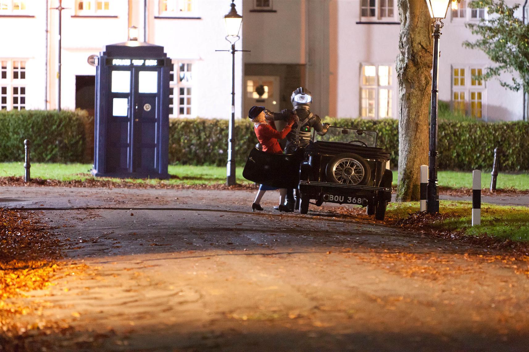 Matt Smith as Doctor Who filming the Christmas Special | Picture 87440